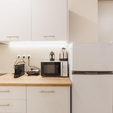 Fully Renovated Luxurious Semi-Basement Studio Athens Exterior photo