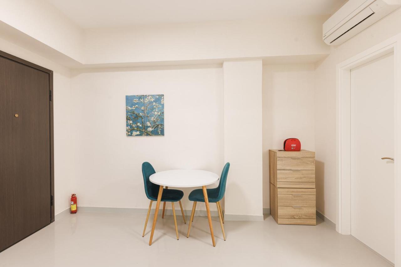 Fully Renovated Luxurious Semi-Basement Studio Athens Exterior photo